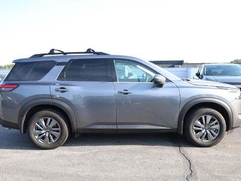 Certified 2025 Nissan Pathfinder SV w/ SV Premium Package FWD image 5