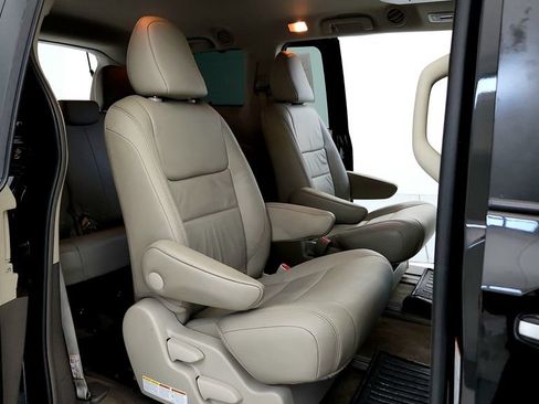 Certified 2017 Toyota Sienna XLE Premium AWD/4WD image 18