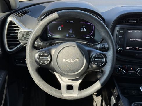 Used 2025 Kia Soul LX w/ LX Technology Package image 28