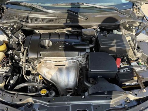 Used 2011 Toyota Camry image 16
