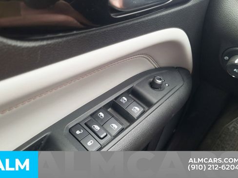 Used 2025 Jeep Compass Limited AWD/4WD image 18