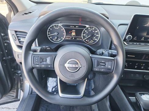 Used 2023 Nissan Rogue S image 18