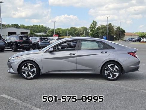 Used 2023 Hyundai Elantra SEL w/ Convenience Package FWD image 2