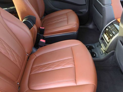 Used 2020 BMW X7 M50i w/ Dynamic Handling Package image 22