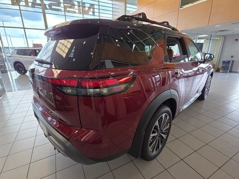 New 2026 Nissan Pathfinder Platinum FWD image 12