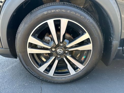 Used 2019 Nissan Kicks SR w/ SR Premium Package image 9