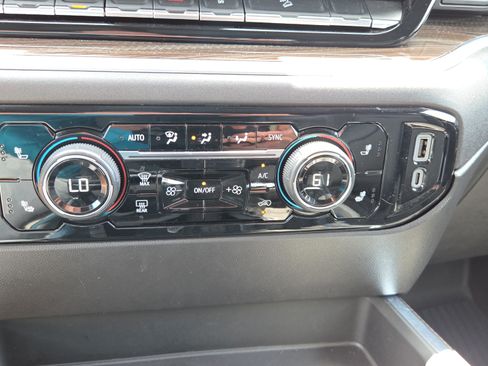 Used 2025 Chevrolet Silverado 1500 LT Trail Boss w/ Convenience Package II AWD/4WD image 22