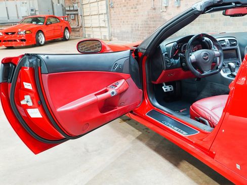 Used 2006 Chevrolet Corvette Coupe w/ Preferred Equipment Group RWD image 41