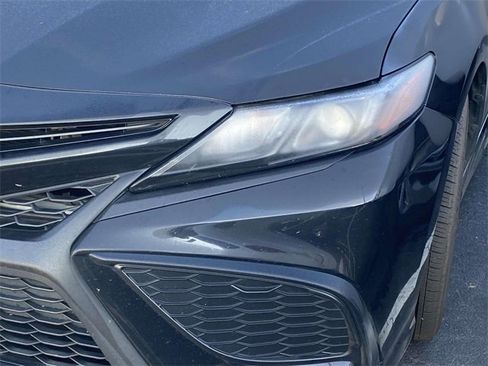 Used 2022 Toyota Camry SE image 4