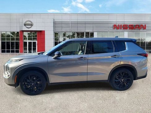 Used 2022 Mitsubishi Outlander SE image 6