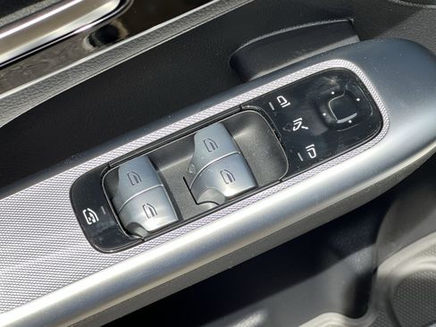 Certified 2025 Mercedes-Benz GLC 300 4MATIC image 13