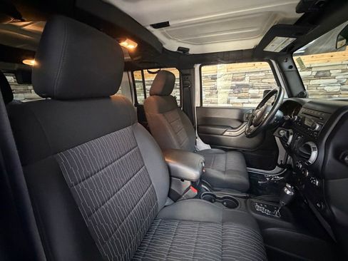 Used 2012 Jeep Wrangler Unlimited Sport image 15