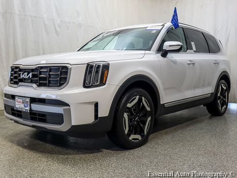 Used 2023 Kia Telluride S w/ S Sunroof Package FWD image 2