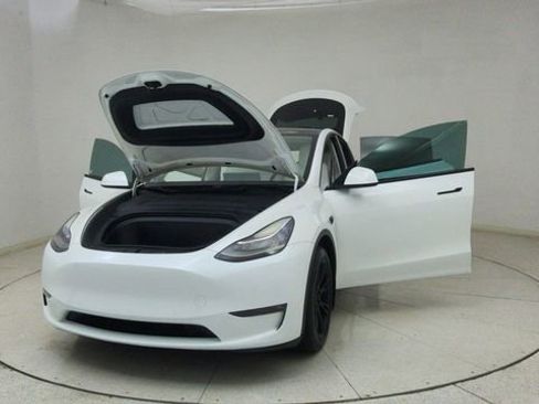 Used 2021 Tesla Model Y Long Range image 73