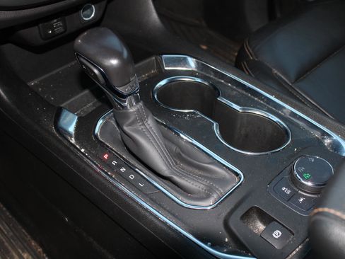 Used 2021 Chevrolet Traverse RS image 13