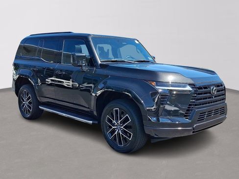 Used 2025 Lexus GX 550 w/ Accessory Package (2T) AWD/4WD image 3