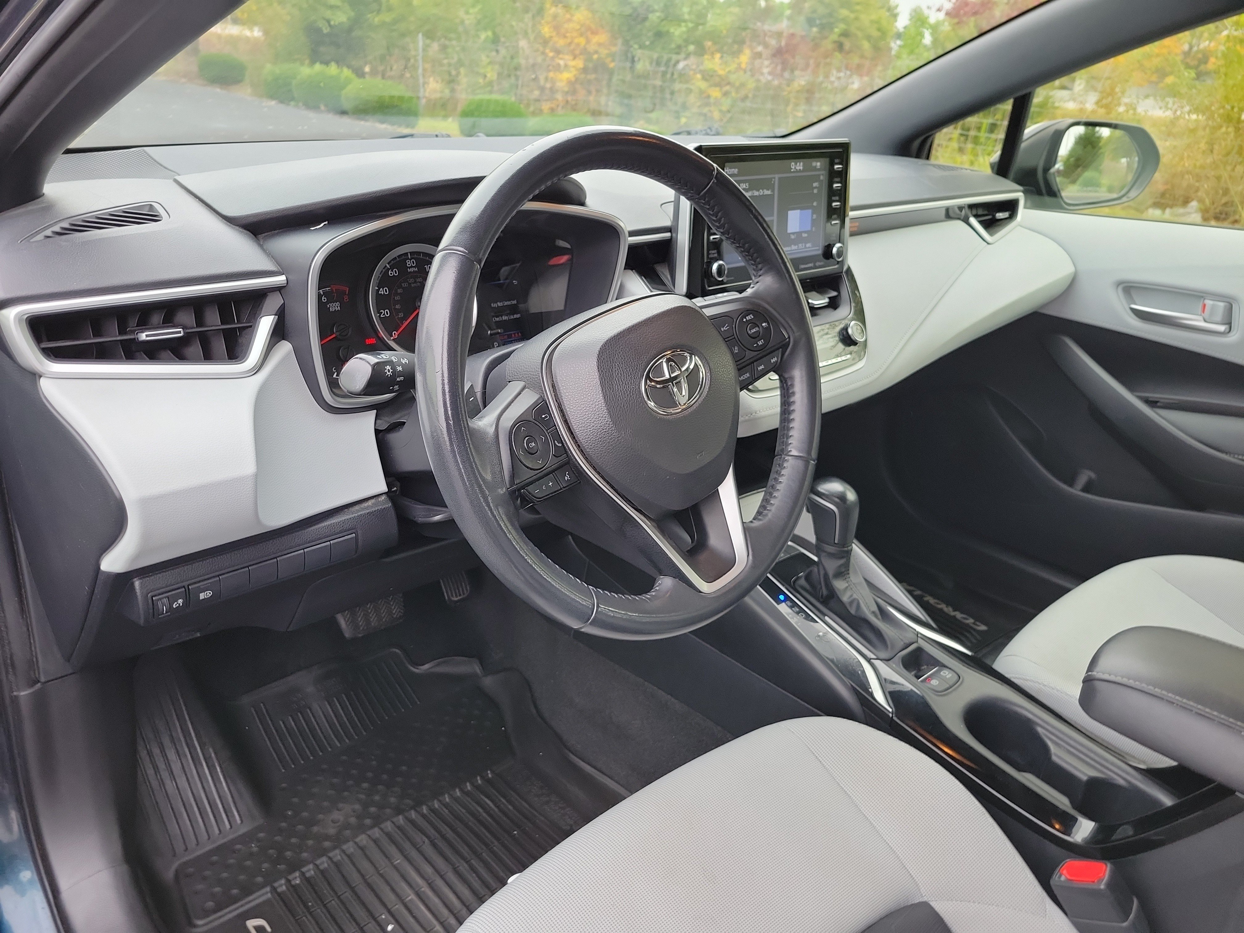 Used 2022 Toyota Corolla SE w/ SE Preferred Package FWD image 18