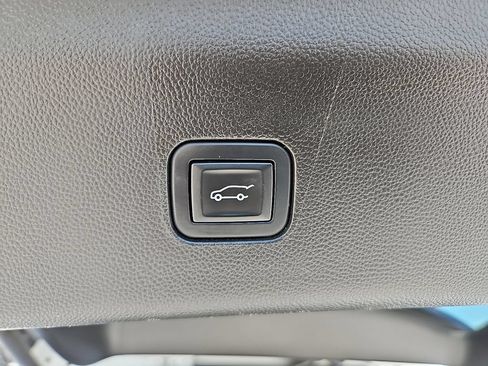 Used 2020 Buick Enclave Essence FWD image 16
