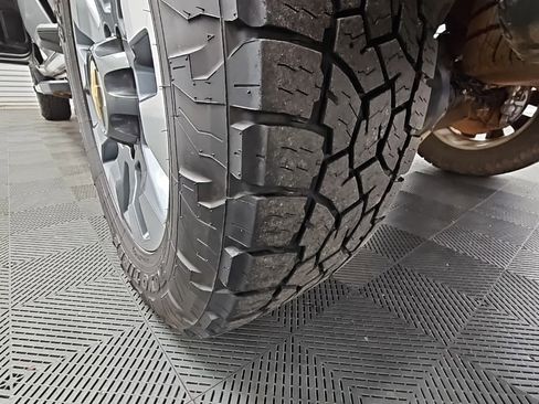 Used 2022 Chevrolet Silverado 2500 Custom w/ Custom Convenience Package image 36