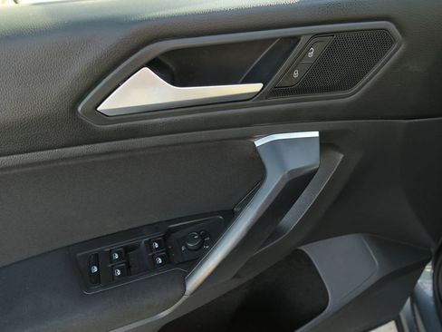 Used 2021 Volkswagen Tiguan S image 14