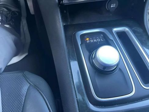 Used 2019 Chrysler 300 Limited RWD image 13