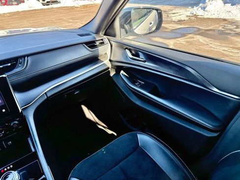 Used 2023 Jeep Grand Cherokee Altitude image 37