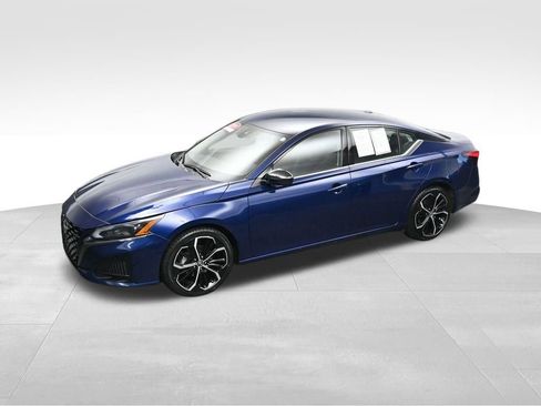 Used 2024 Nissan Altima 2.5 SR FWD image 33