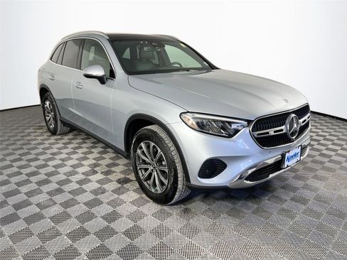 Used 2025 Mercedes-Benz GLC 300 4MATIC image 8