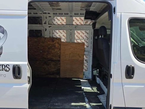 Used 2023 RAM ProMaster 2500 FWD image 14