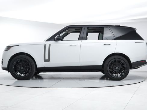 Used 2024 Land Rover Range Rover SE AWD/4WD image 2