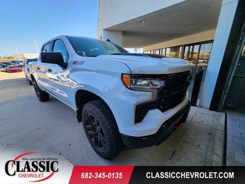 Used 2024 Chevrolet Silverado 1500 LT Trail Boss w/ Convenience Package II AWD/4WD image 1