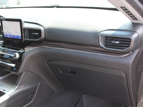 Used 2022 Ford Explorer Limited w/ Equipment Group 301A RWD image 35