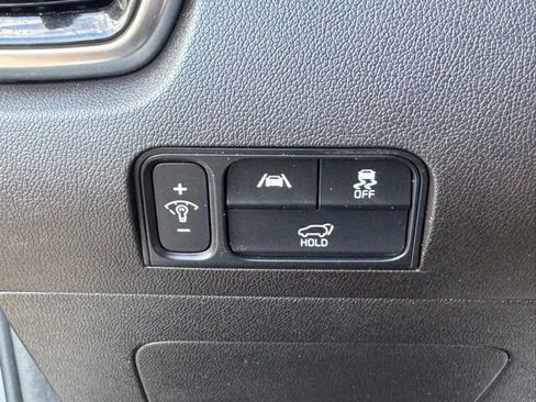 Certified 2023 Kia Sorento SX image 31