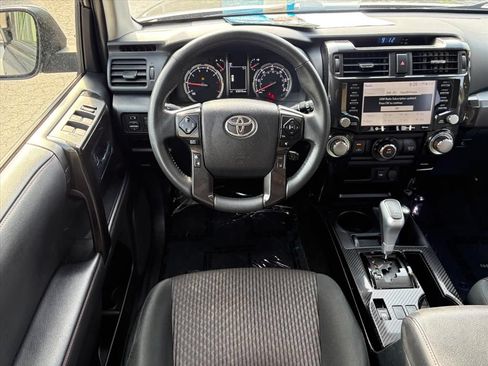 Used 2022 Toyota 4Runner TRD Off-Road AWD/4WD image 18