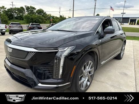 Certified 2025 Cadillac Optiq Luxury 2 w/ LPO, Floor Liner Package AWD/4WD image 1