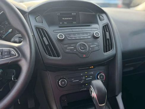 Used 2017 Ford Focus SE image 27