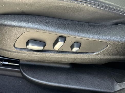 Used 2025 Cadillac XT6 Premium Luxury image 36