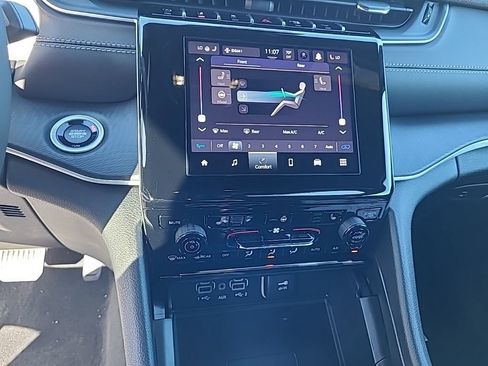 New 2025 Jeep Grand Cherokee L Altitude image 36