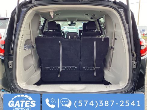 Used 2024 Chrysler Pacifica Touring-L FWD image 10