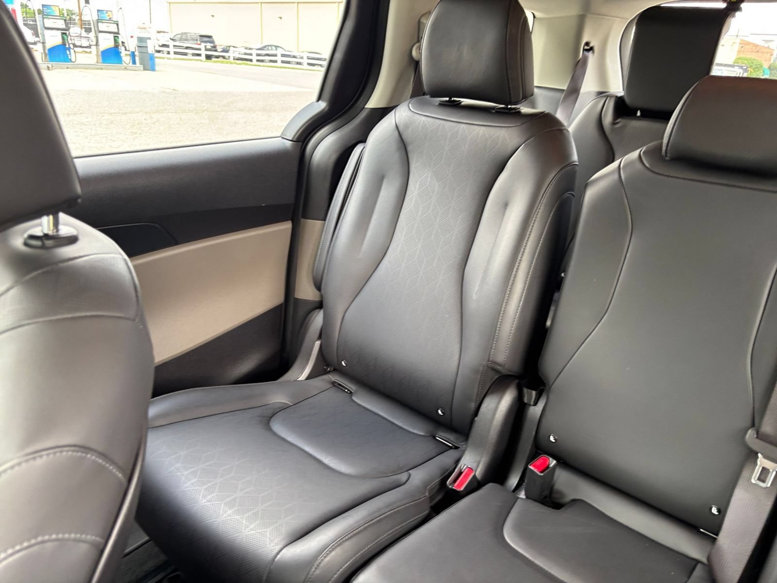 Used 2026 Kia Carnival FWD image 40