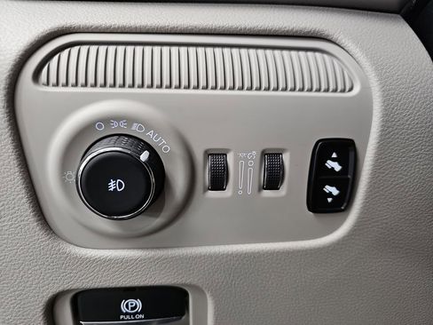 Used 2022 Jeep Wagoneer Series III w/ Premium Group I AWD/4WD image 29