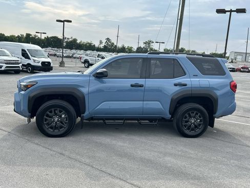 Used 2025 Toyota 4Runner SR5 AWD/4WD image 7