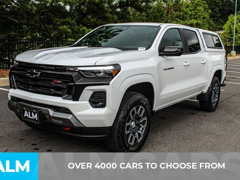 Used 2023 Chevrolet Colorado Z71 w/ Z71 Convenience Package 2 AWD/4WD image 3