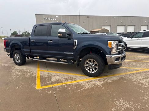 Used 2017 Ford F250 XLT w/ XLT Premium Package AWD/4WD image 6
