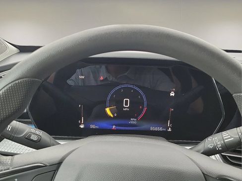Used 2024 Chevrolet Trax LT FWD image 18