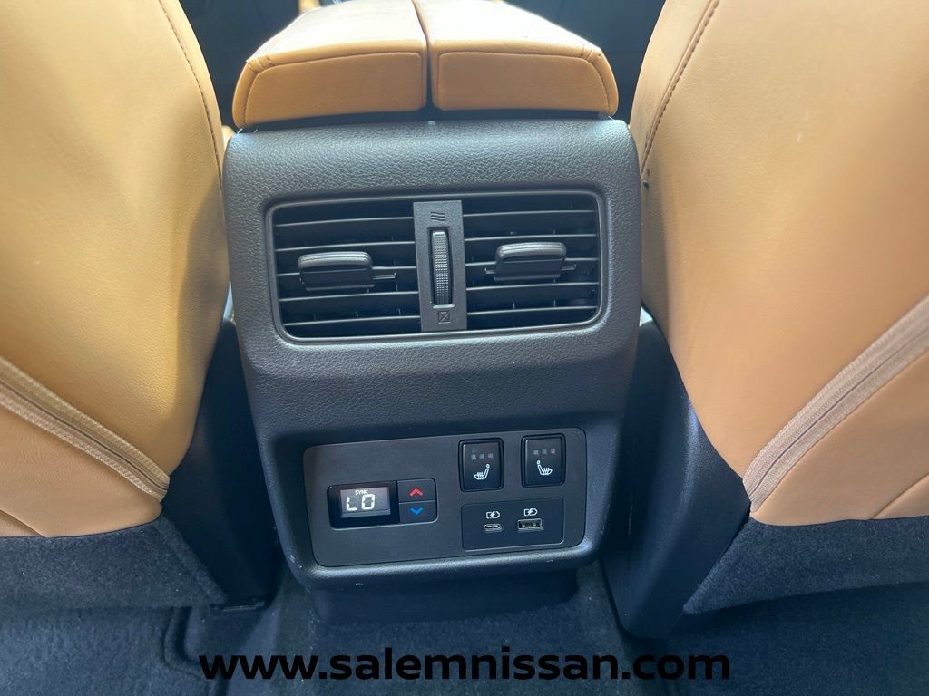 Used 2023 Nissan Rogue Platinum w/ Platinum Premium Package AWD/4WD image 19
