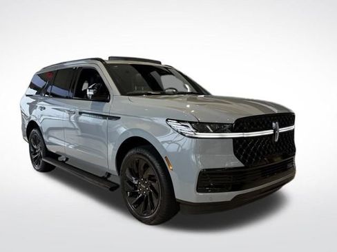 New 2026 Lincoln Navigator Reserve w/ Jet Appearance Package image 4