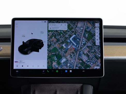 Used 2021 Tesla Model Y Long Range image 37