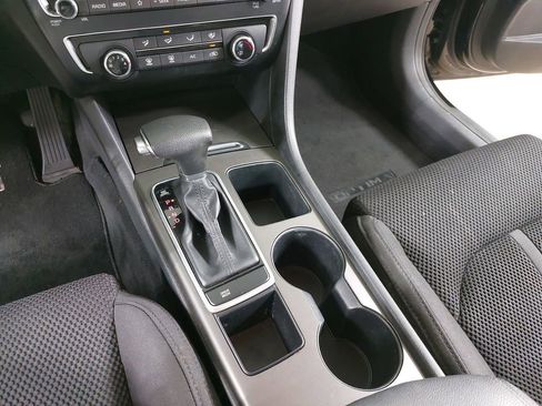 Used 2020 Kia Optima LX image 29