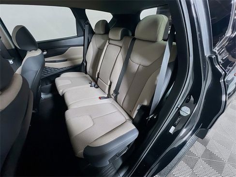Used 2023 Hyundai Santa Fe SEL w/ Winter Weather Package image 26